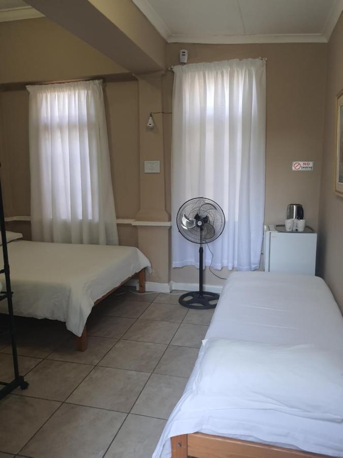 Oasis Shanti Backpackers Oudtshoorn Extérieur photo