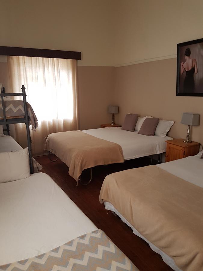 Oasis Shanti Backpackers Oudtshoorn Extérieur photo