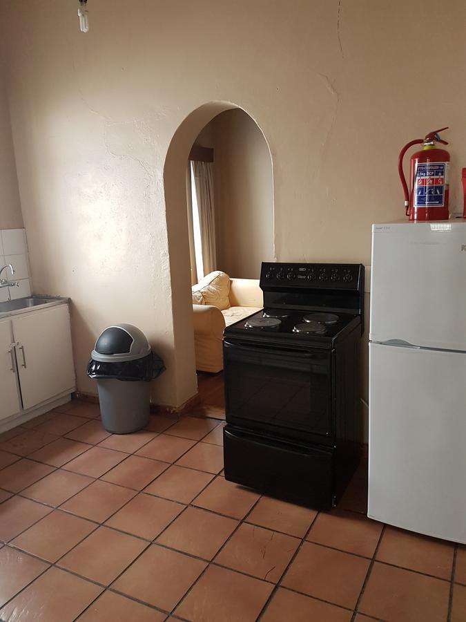 Oasis Shanti Backpackers Oudtshoorn Extérieur photo