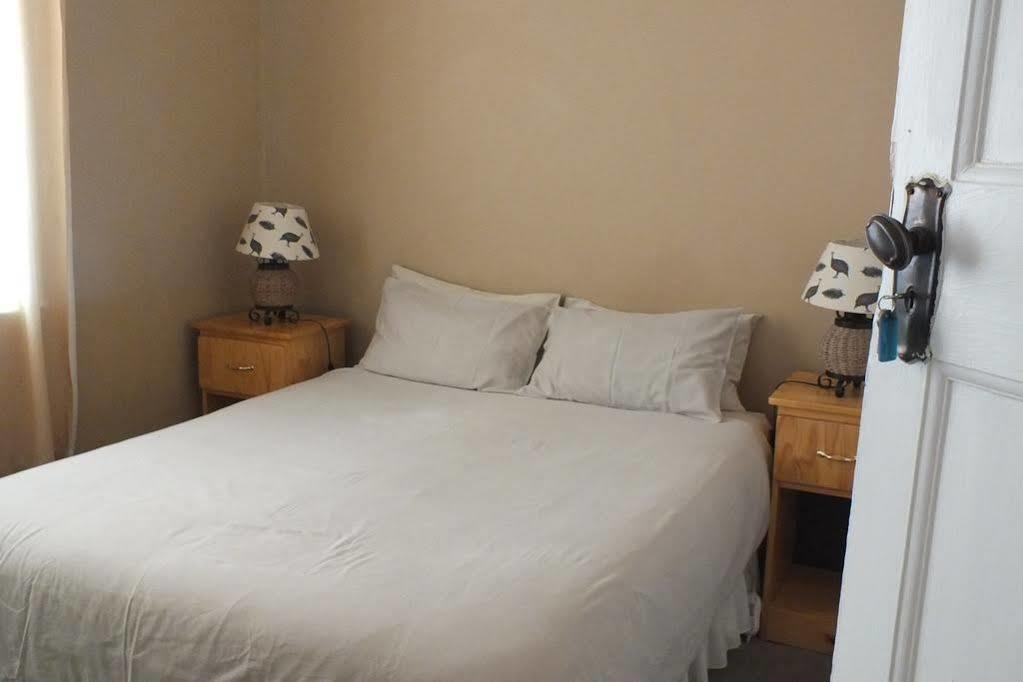 Oasis Shanti Backpackers Oudtshoorn Extérieur photo
